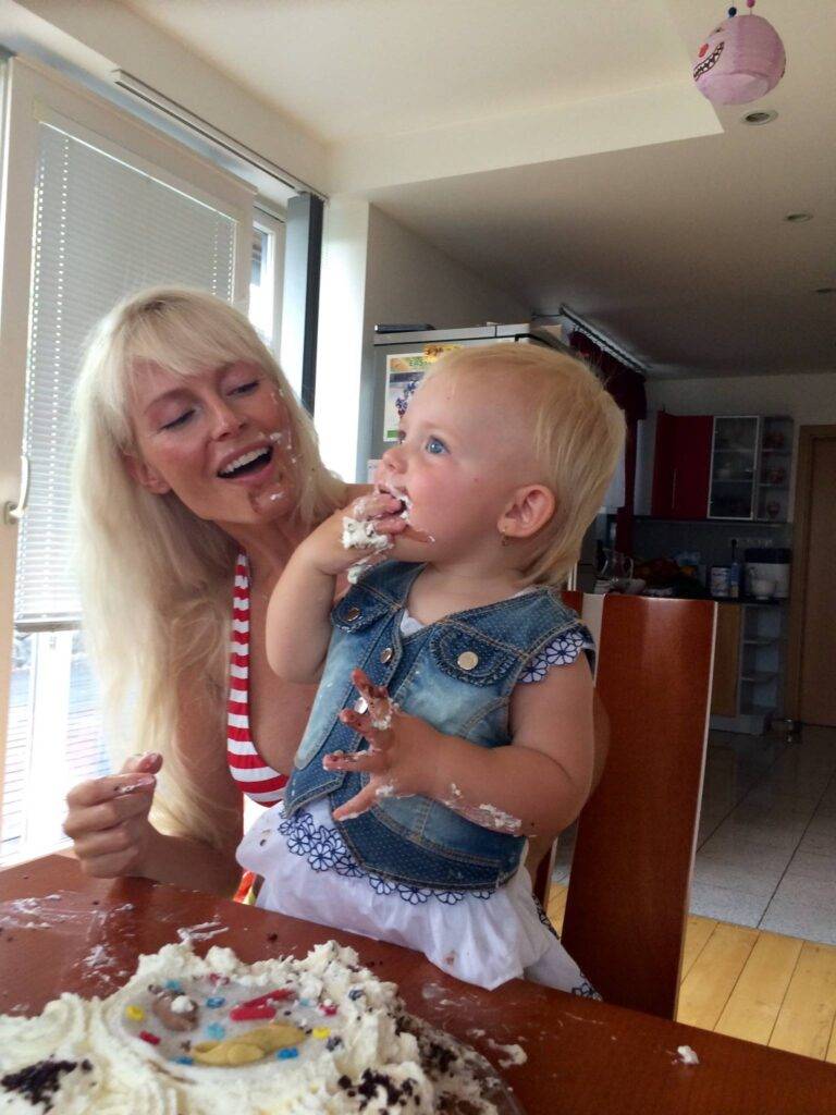 Petra QUICK - Lögnerska, Bedragerska,Tjuvkvinnan,  Manipulatör