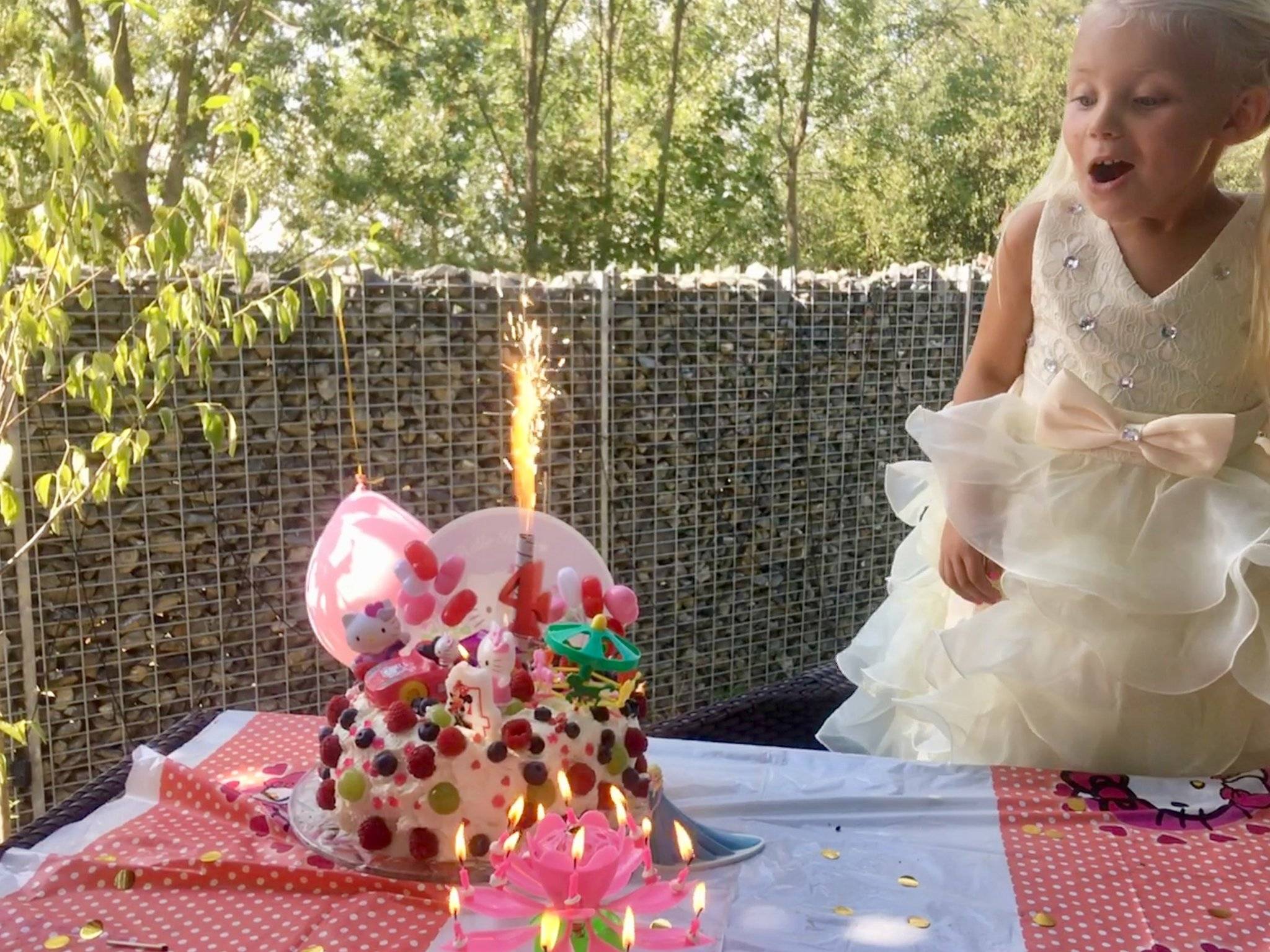 • Petra Quick – lögnerska, bedragerska, tjuvkvinnan, manipulerande kvinna