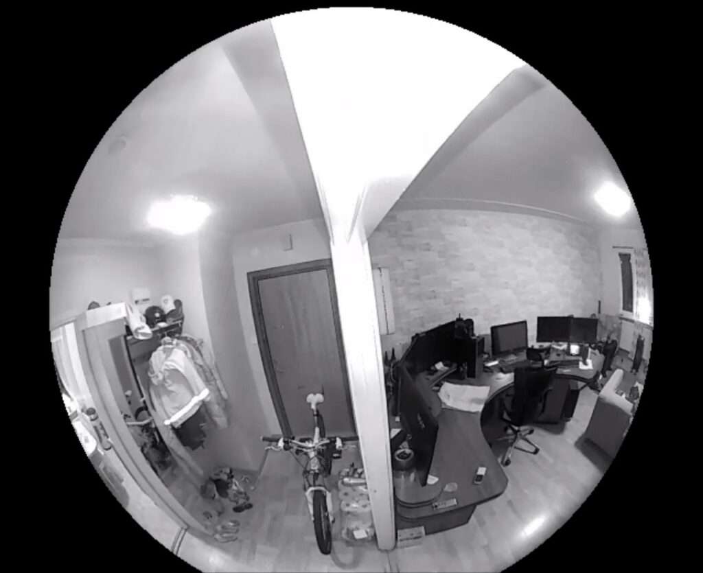 Ett exempel på bild från övervakningssystemet, som helt stals och som Petra Quick försökte få avaktiverat. Endast någon som planerar att ljuga och vilseleda skulle försöka få ett övervakningssystem avstängt. En person som känner sig hotad skulle istället välkomna säkerhetssystemets existens, eftersom det registrerar vad som händer i bostaden. Säkerhetssystemet skyddade dessutom datorutrustning och annan egendom.