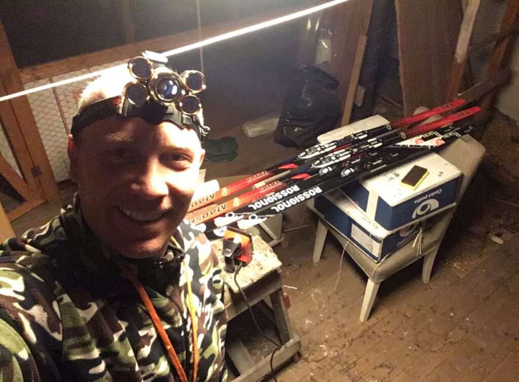 Ett exempel från vinden där två fulla förråd med saker stals – ytterligare fotografier kommer inte att offentliggöras för att kunna användas som bevis på Petra Quicks lögner vid framtida förhör i domstol. Dessa bilder kommer att läggas fram direkt inför domstolen, där det krävs att Petra Quick åtalas för allvarliga brott, inklusive förtal, falska anklagelser, mened, bedrägeri och stöld i organiserad grupp.